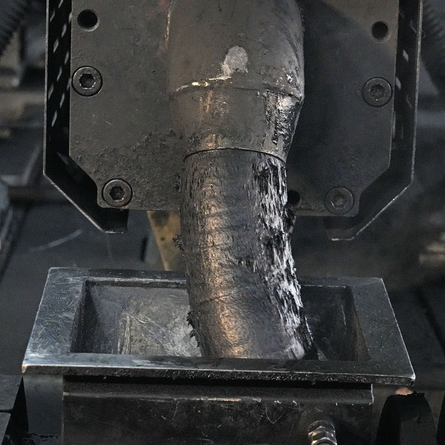 Vylepšen&aacute; ochrana kabelu: Směs termoplastick&eacute;ho polovodiv&eacute;ho st&iacute;n&iacute;c&iacute;ho materi&aacute;lu se silanov&yacute;m s&iacute;ťov&aacute;n&iacute;m